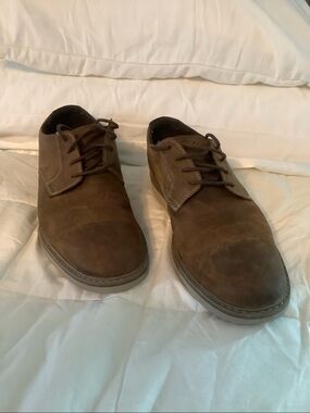 Clark’s men’s brown Brantin Oxford show